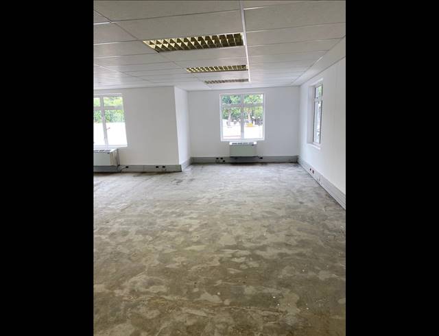 349M² OFFICE TO LET IN WATERFRONT